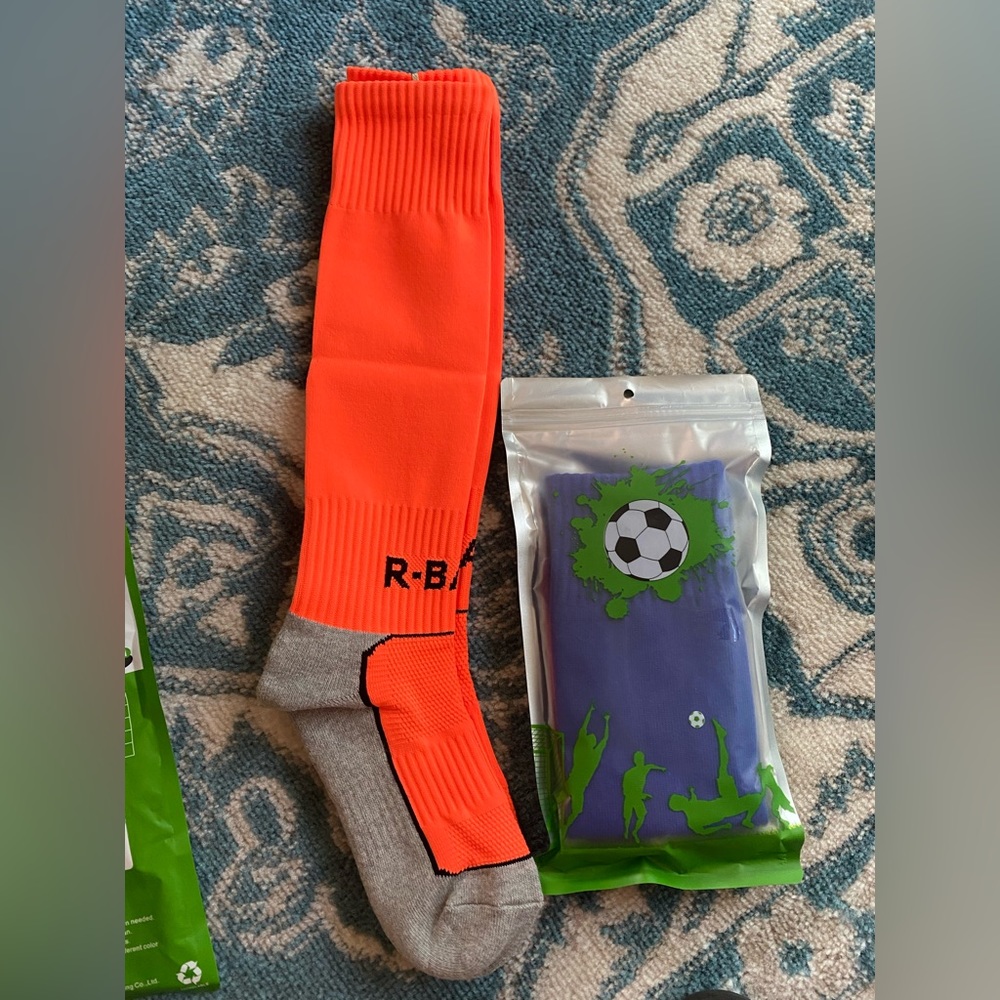 2 pairs boys soccer socks